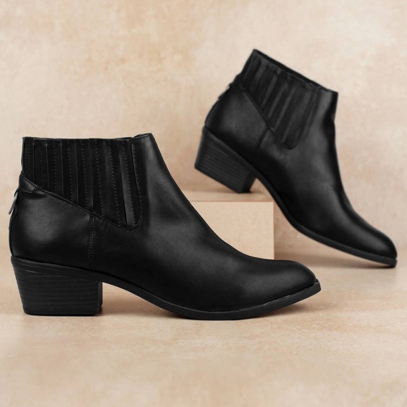Black Booties- Dolce Vita - Picture 1 of 1